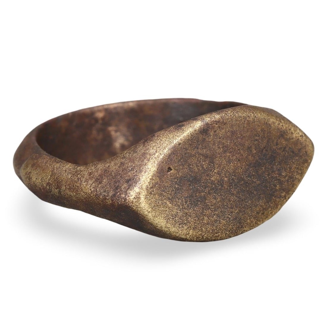 Authentic Ancient Medieval Viking / Celtic / Anglo-Saxon Bronze Signet Ring, 11th-13th Century: This authentic bronze signet ring, dating from the 11th to 13th century, exemplifies the exceptional craftsmanship of the medieval period. Originating from the Viking, Livonian, Anglo-Saxon, Celtic, G
