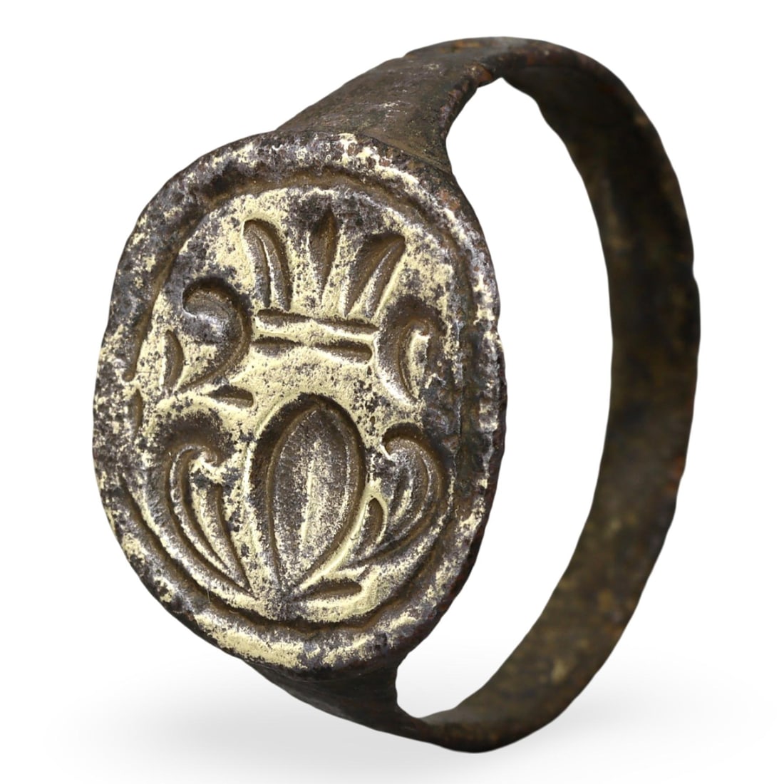 Authentic Ancient Medieval Viking / Celtic / Anglo-Saxon Bronze Signet Ring, 11th-13th Century: This authentic bronze signet ring, dating back to the 11th-13th century, is a stunning artifact from the medieval period. Originating from the Viking, Livonian, Anglo-Saxon, Celtic, Germanic, Latgalia