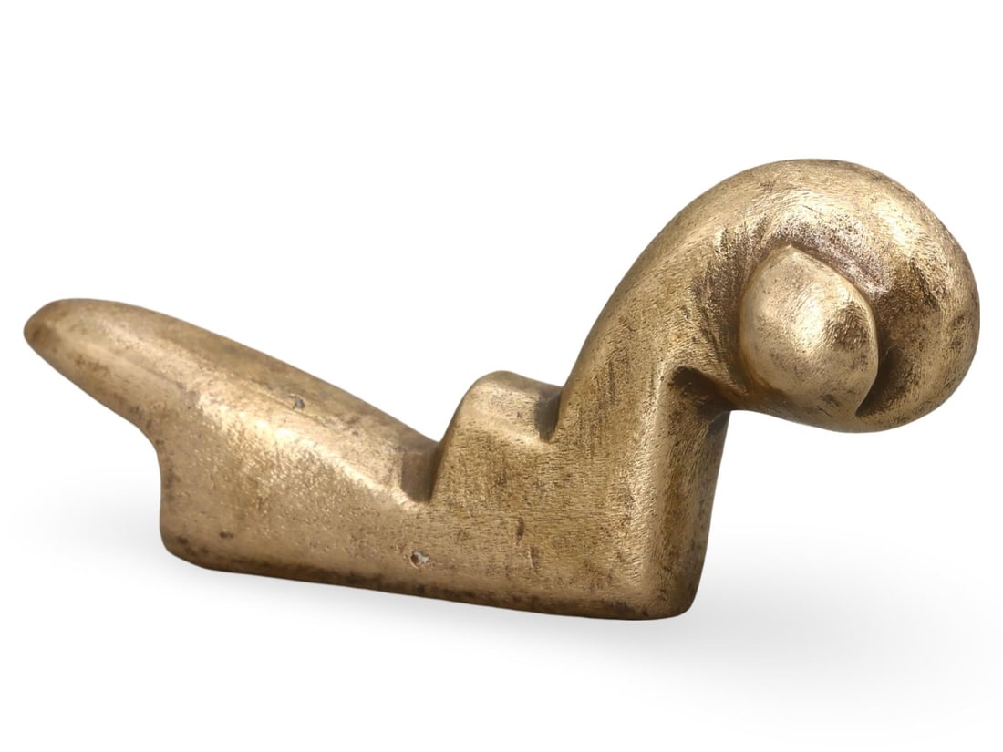 Ancient Medieval Zoomorphic Style Bronze Handle Ornament, 11th-15th Century: This Ancient Medieval Zoomorphic Style Bronze Handle Ornament, dating from the 11th to the 15th century, showcases the artistic craftsmanship of the medieval period. Expertly cleaned to reveal its ori