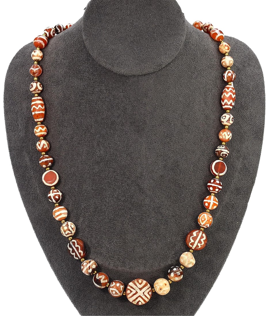 Ancient Medieval Pagan Period Pyu Etched Carnelian Beads Necklace, 9th-13th Century: This exquisite Ancient Medieval Pagan Period necklace, dating from the 9th-13th century, offers a unique glimpse into the rich history of the Pyu culture. The necklace features intricately etched carn
