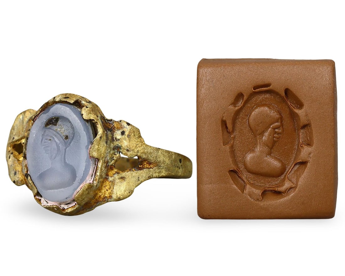 Ancient Etruscan Greek Chalcedony Intaglio Signet Ring, 5th-3rd Century BC (1 of 3)