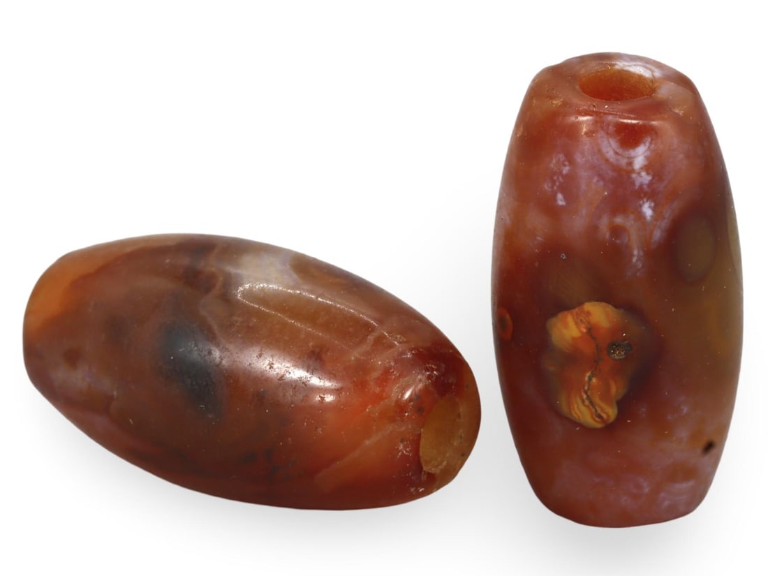 Post Medieval Sino-Mongolian Carnelian Beads, 18th-20th Century: This lot of Post Medieval Sino-Mongolian Carnelian Beads, dating from the 18th-20th century, offers a unique glimpse into the cultural and artistic traditions of the Sino-Mongolian region. These beads