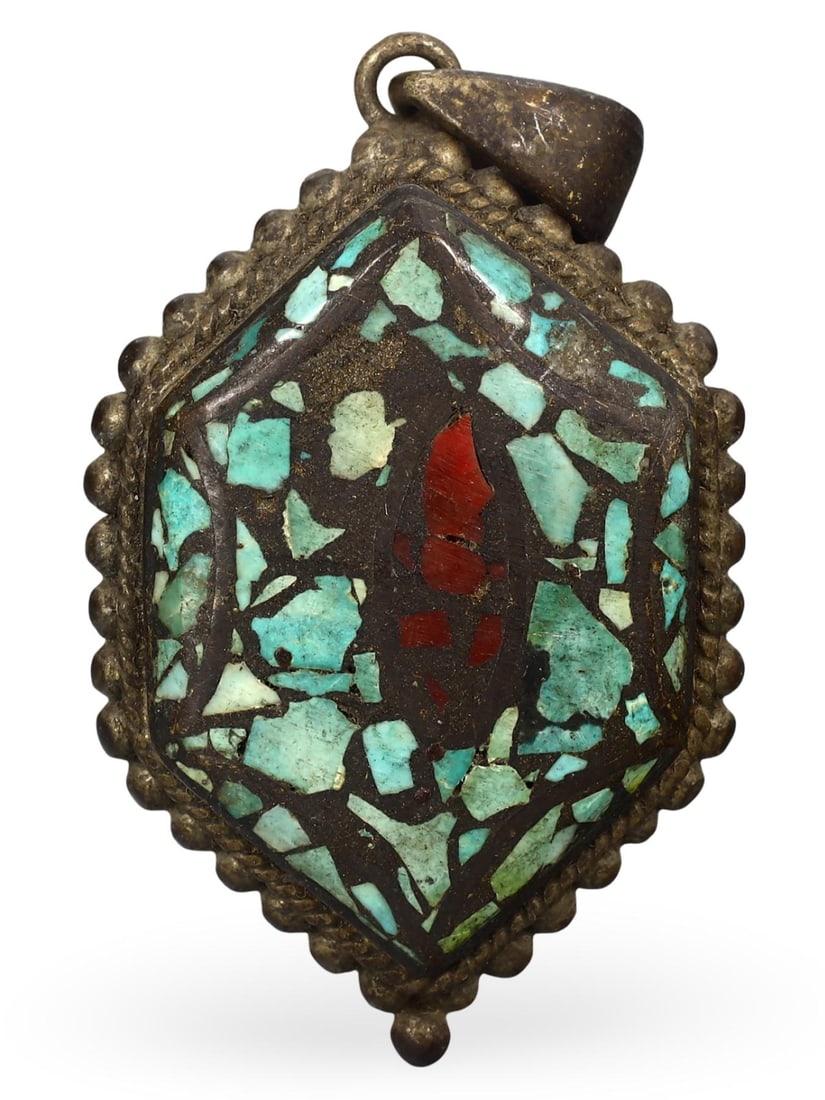 Antique Sino-Tibetan Gems Inlaid Silver Amulet Pendant: [No Reserve] Hi everyone, I am Mark, curating this special World?€?s Beads Treasure Hunt for UNICEF. Every lot starts at just $15 with no reserve, no matter the cost. You determine the final pric