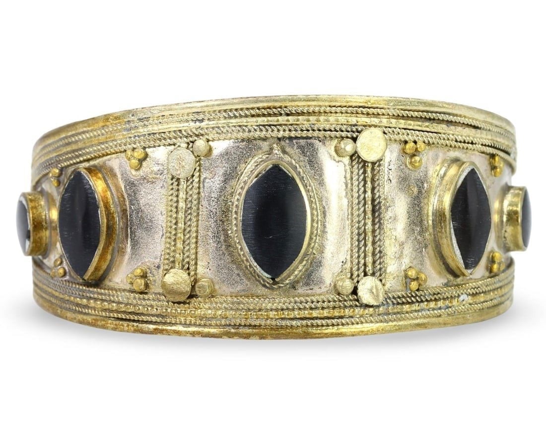 Post Medieval Qajar Dynasty Silver Cuff Bracelet with Onyx Agate Gems, 18th-20th Century (1 of 2)