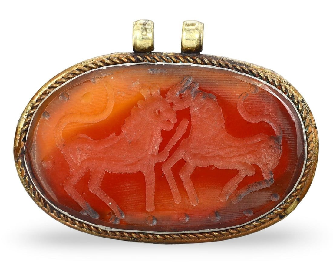 Post Medieval Sino-Siberian Zoomorphic Intaglio Carnelian Amulet Pendant, 18th-20th Century (1 of 2)