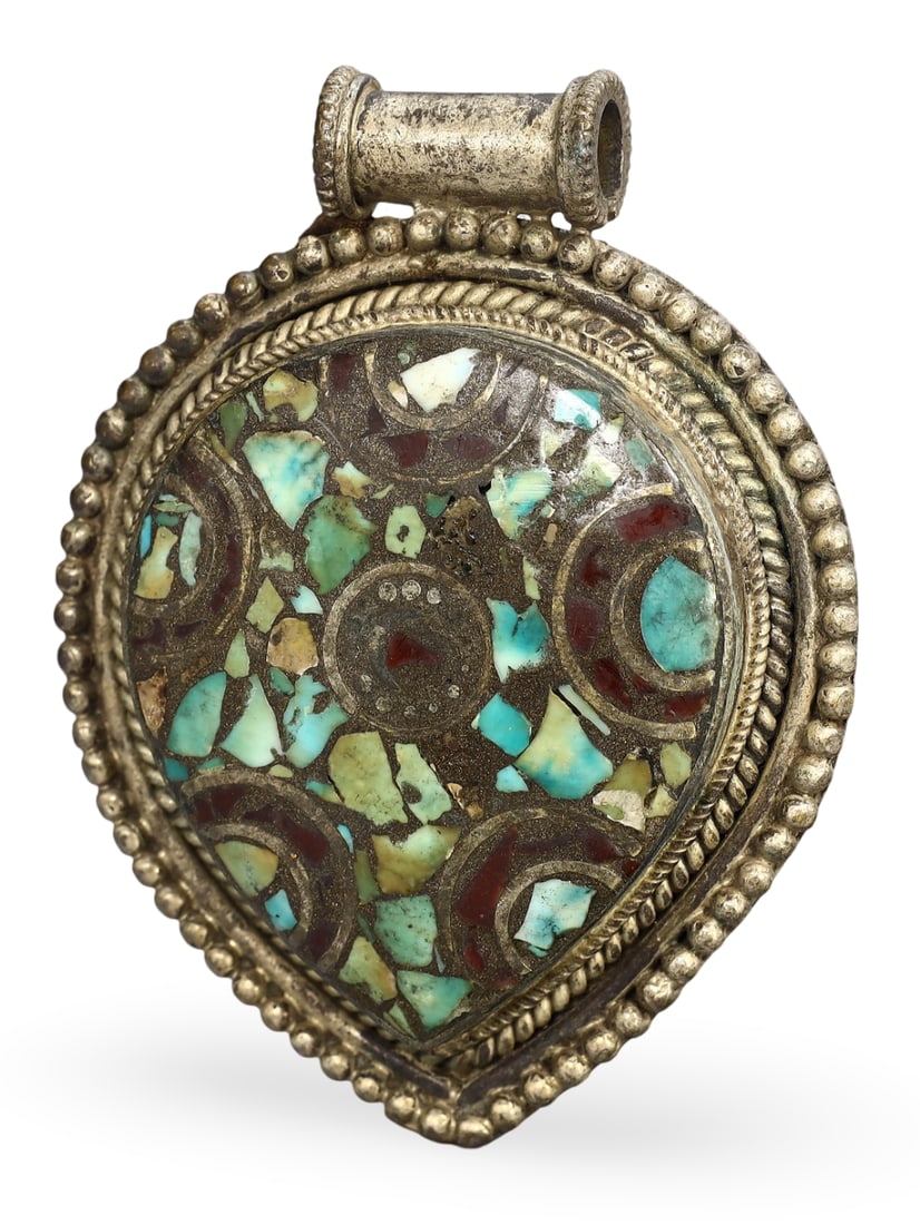 Antique Sino-Tibetan Gems Inlaid Silver Amulet Pendant: Antique Sino-Tibetan Gems Inlaid Silver Amulet Pendant