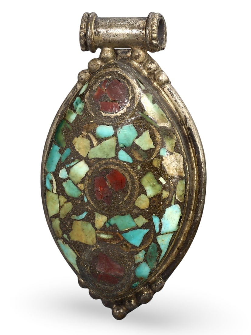 Antique Sino-Tibetan Gems Inlaid Silver Amulet Pendant: Antique Sino-Tibetan Gems Inlaid Silver Amulet Pendant
