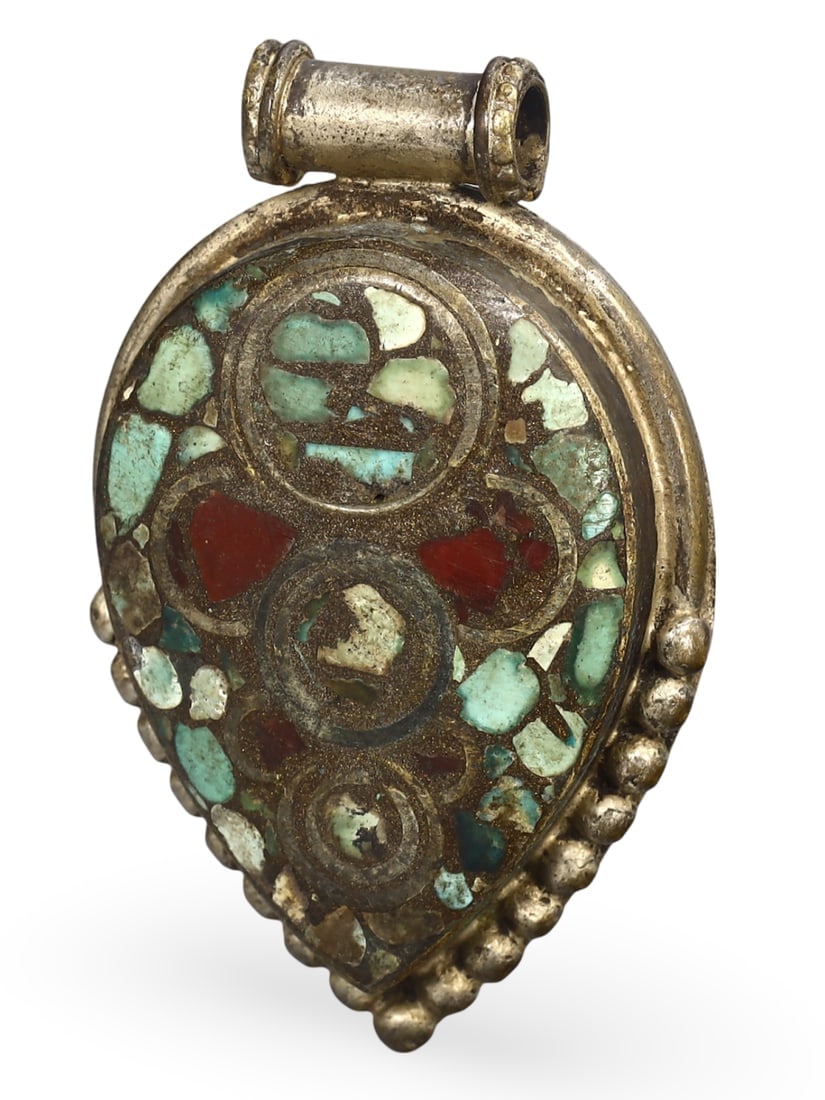 Antique Sino-Tibetan Gems Inlaid Silver Amulet Pendant: Antique Sino-Tibetan Gems Inlaid Silver Amulet Pendant
