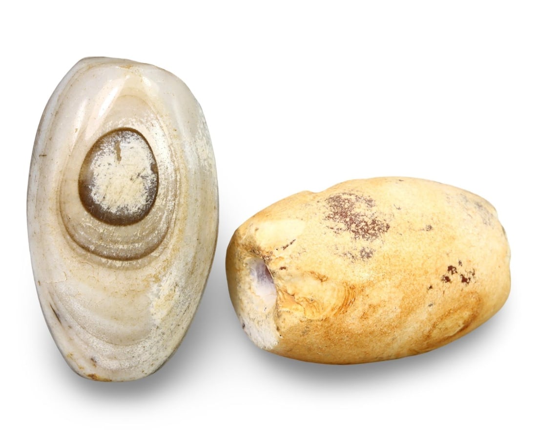 Antique Sino-Tibetan Agate Beads Collection: We are delighted to present an extraordinary collection of jewelry and artifacts spanning various historic European periods. Our selection ranges from Ancient Roman, Byzantine, and Early Medieval to L