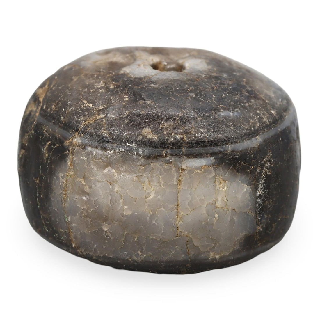 Ancient Middle Medieval Sino-Tibetan Agate Guru Bead, 11th-13th Century: We are delighted to present an extraordinary collection of jewelry and artifacts spanning various historic European periods. Our selection ranges from Ancient Roman, Byzantine, and Early Medieval to L