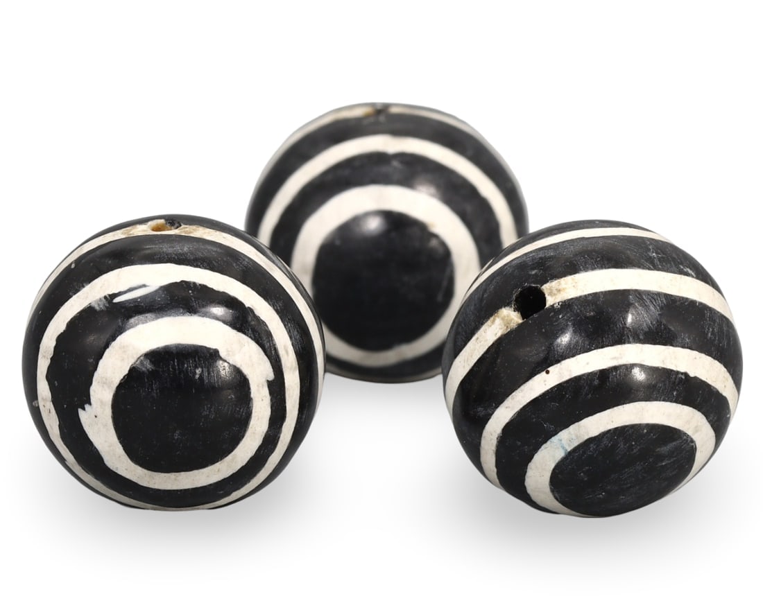 Antique Indo Pacific Striped Eye Beads: We are delighted to present an extraordinary collection of jewelry and artifacts spanning various historic European periods. Our selection ranges from Ancient Roman, Byzantine, and Early Medieval to L