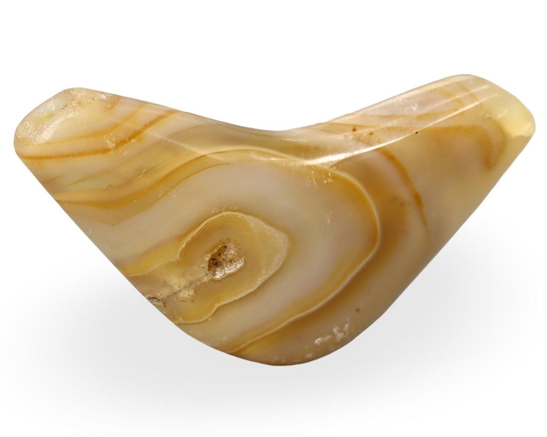 Post Medieval Sino-Mongolian Bow Shaped Agate Amulet, 18th-19th Century: We are delighted to present an extraordinary collection of jewelry and artifacts spanning various historic European periods. Our selection ranges from Ancient Roman, Byzantine, and Early Medieval to L