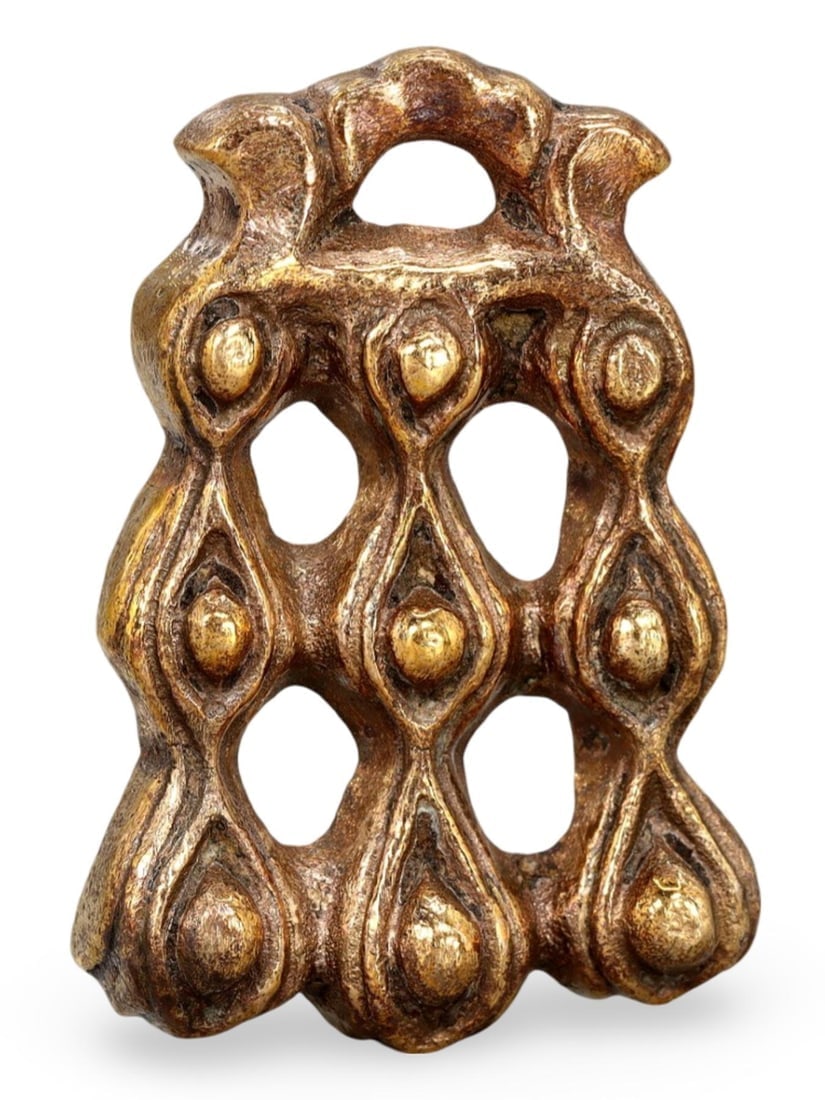 Premium Ancient English Anglo-Saxon Bronze Relic: We are delighted to present an extraordinary collection of jewelry and artifacts spanning various historic European periods. Our selection ranges from Ancient Roman, Byzantine, and Early Medieval to L
