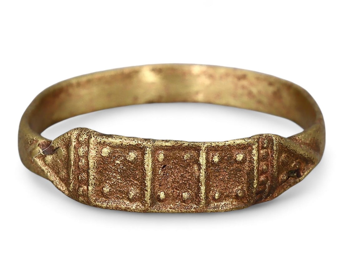 Authentic Premium Ancient Roman-Byzantine & Medieval Viking Era Ring, US 7.75: We are delighted to present an extraordinary collection of jewelry and artifacts spanning various historic European periods. Our selection ranges from Ancient Roman, Byzantine, and Early Medieval to L