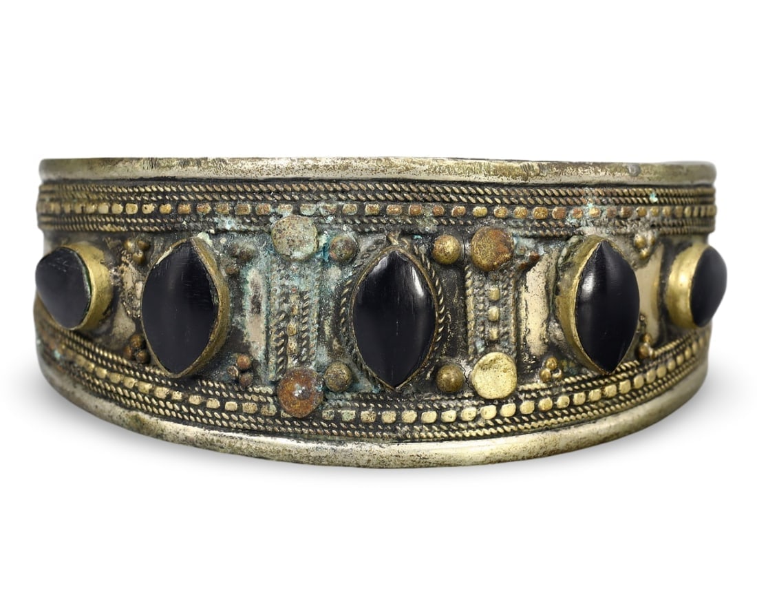 Post Medieval Qajar Dynasty Silver Cuff Bracelet with Onyx Agate Gems, 18th-20th Century (1 of 2)