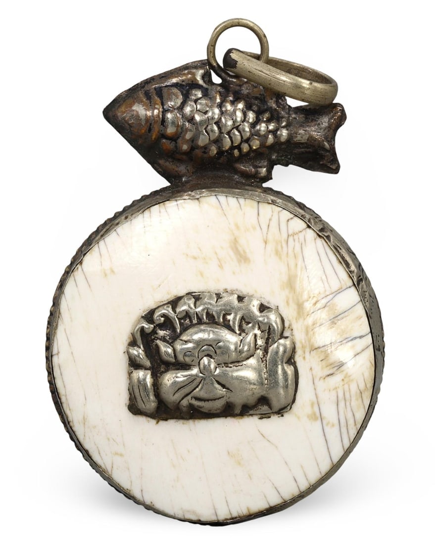 Antique Sino Tibetan Conch Shell Amulet Pendant (1 of 2)