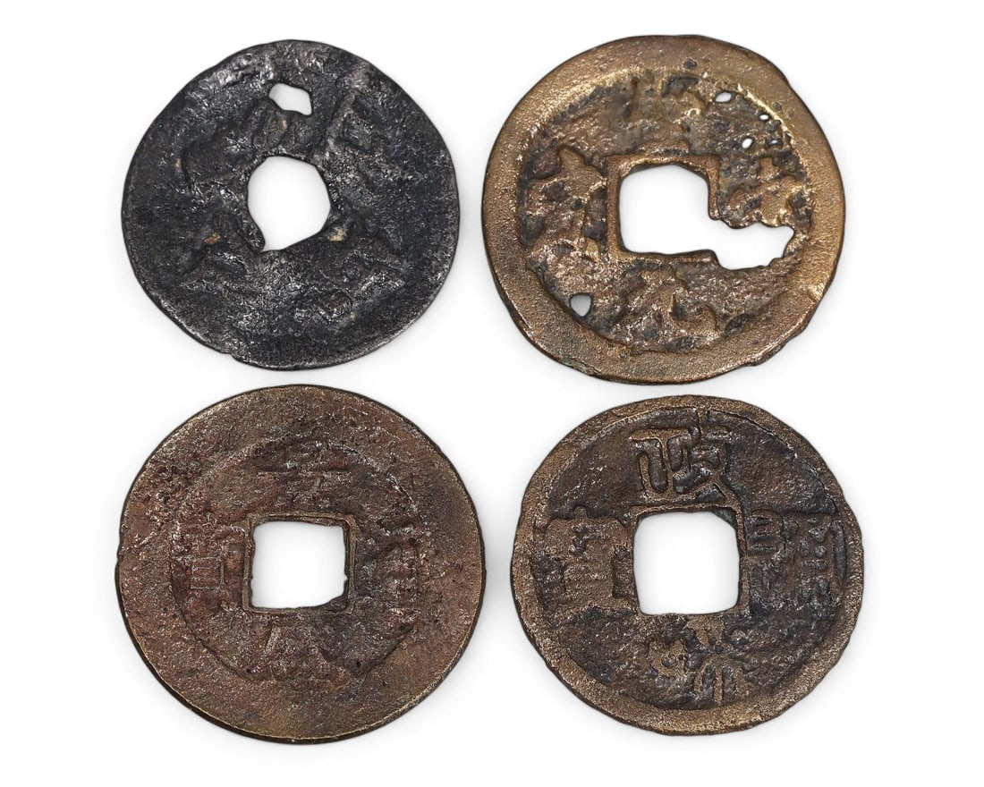 Chinese Qing Dynasty Bronze TongBao Coins, (22mm-25mm) (1 of 2)