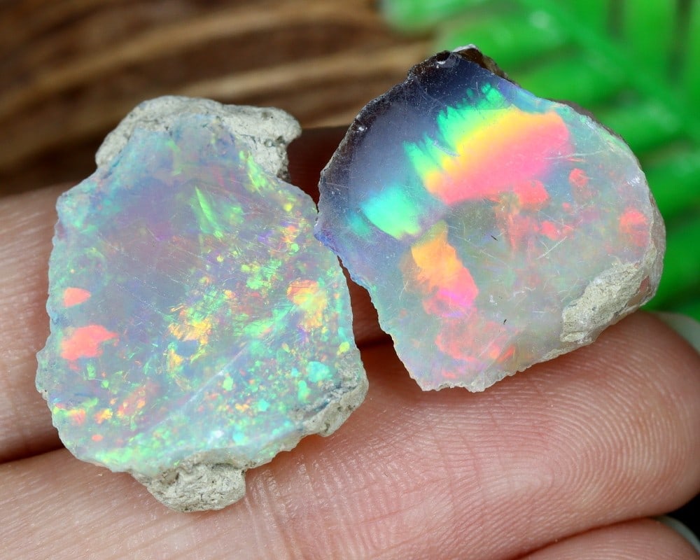 18Ct Ethiopian Welo Opal Rough with Iridescent Color Play Facet Grade Natural Gemstone: **Dimension information at the bottom section after Condition** Welcome to the No Reserve Ancient Relics & Rare Artifacts auction, where history comes alive through an extraordinary collection of trea