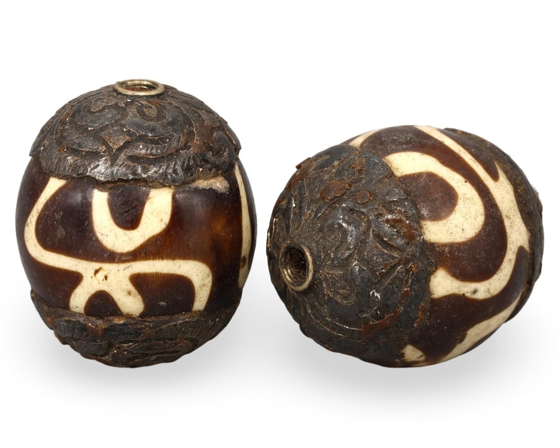 Antique Tibetan Etched Capped Yak Bone Beads: **Dimension information at the bottom section after Condition** Welcome to the No Reserve Antique Treasures Auction S2, where history comes alive through an extraordinary collection of treasures spann