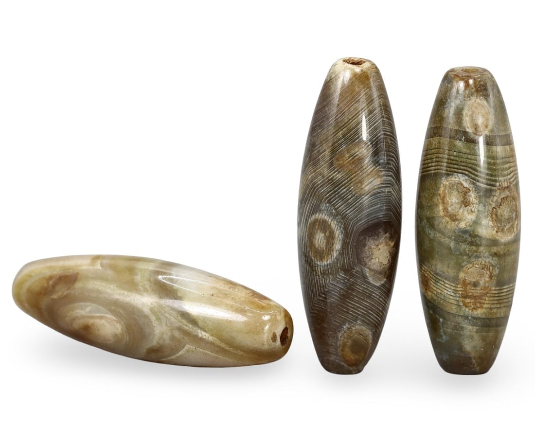 Exquisite Himalayan Tribal Sino-Tibetan Sacred Relics Agate Beads: **Dimension information at the bottom section after Condition** Welcome to the No Reserve Antique Treasures Auction, where history comes alive through an extraordinary collection of treasures spanning