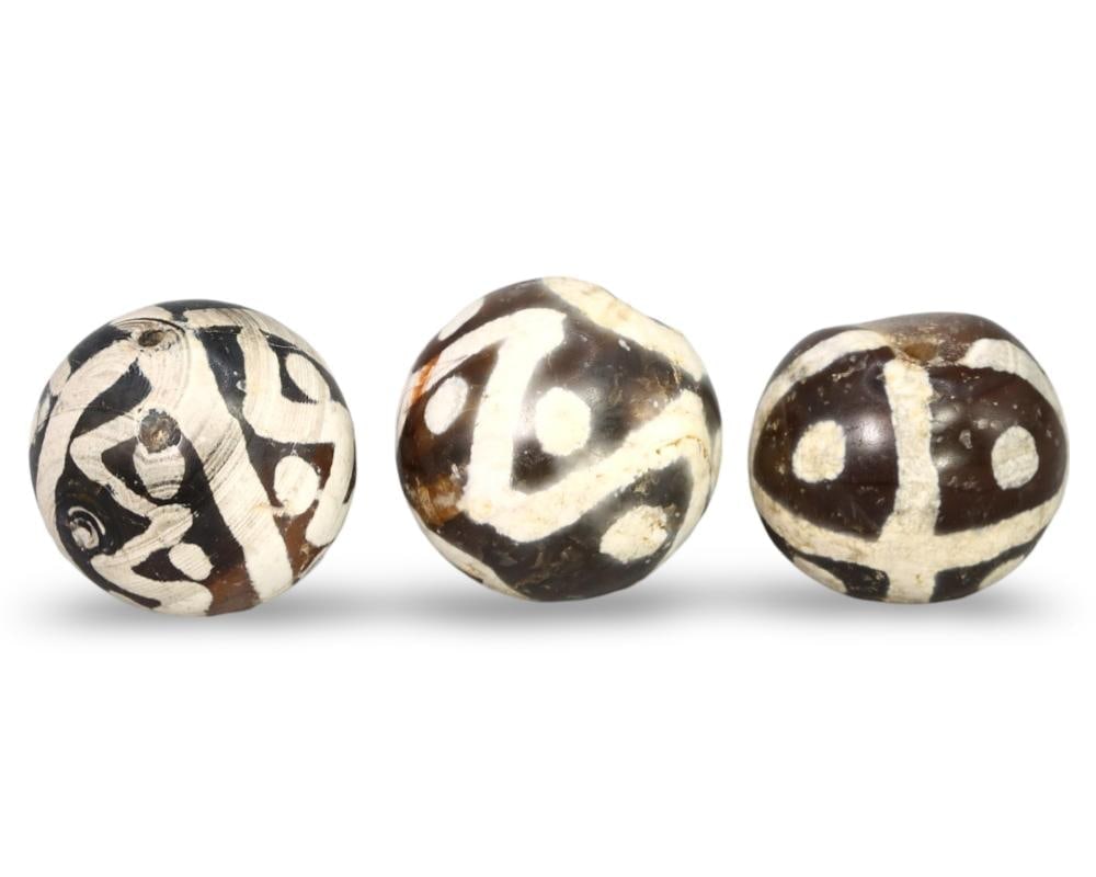 Ancient Tibeto-Burmese Etched Carnelian Beads Antique Gemstone Jewelry: **Dimension information at the bottom section after Condition** Welcome to the No Reserve Antique Treasures Auction, where history comes alive through an extraordinary collection of treasures spanning