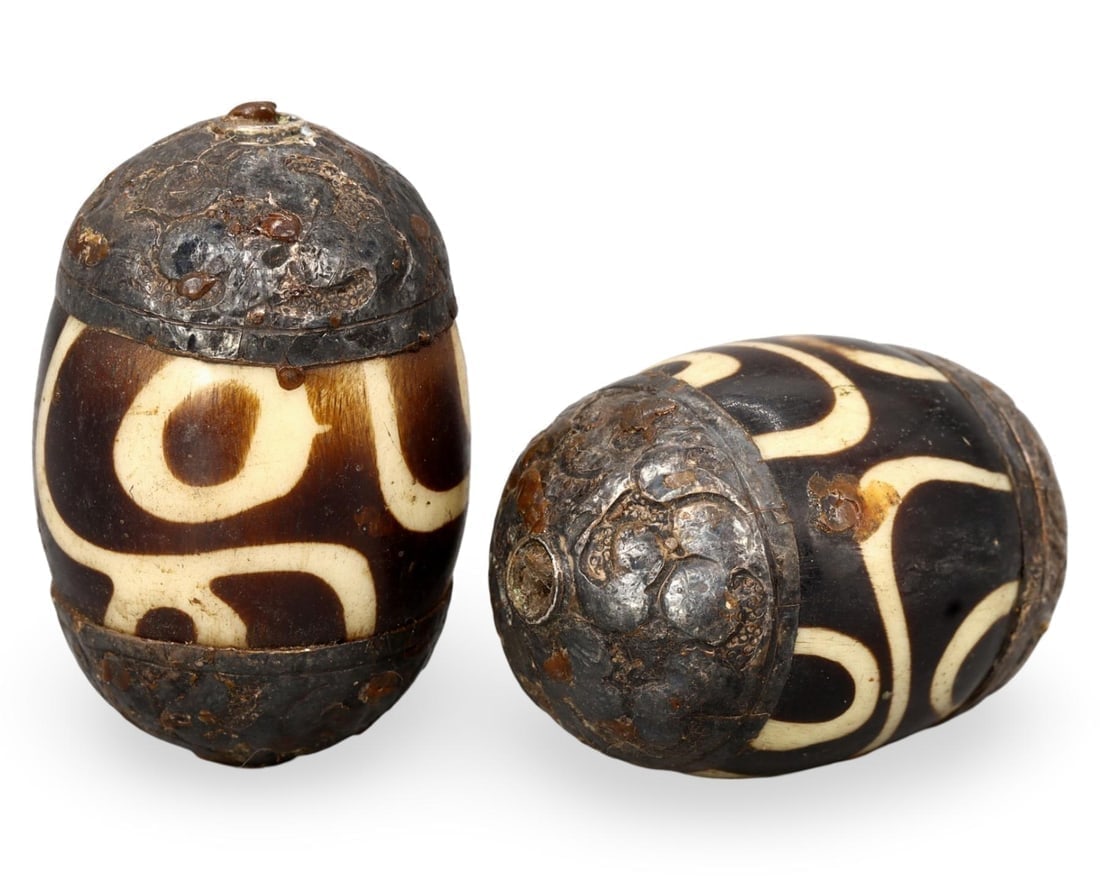 Antique Tibetan Etched Capped Yak Bone Beads: **Dimension information at the bottom section after Condition** Welcome to the No Reserve Antique Treasures Auction, where history comes alive through an extraordinary collection of treasures spanning