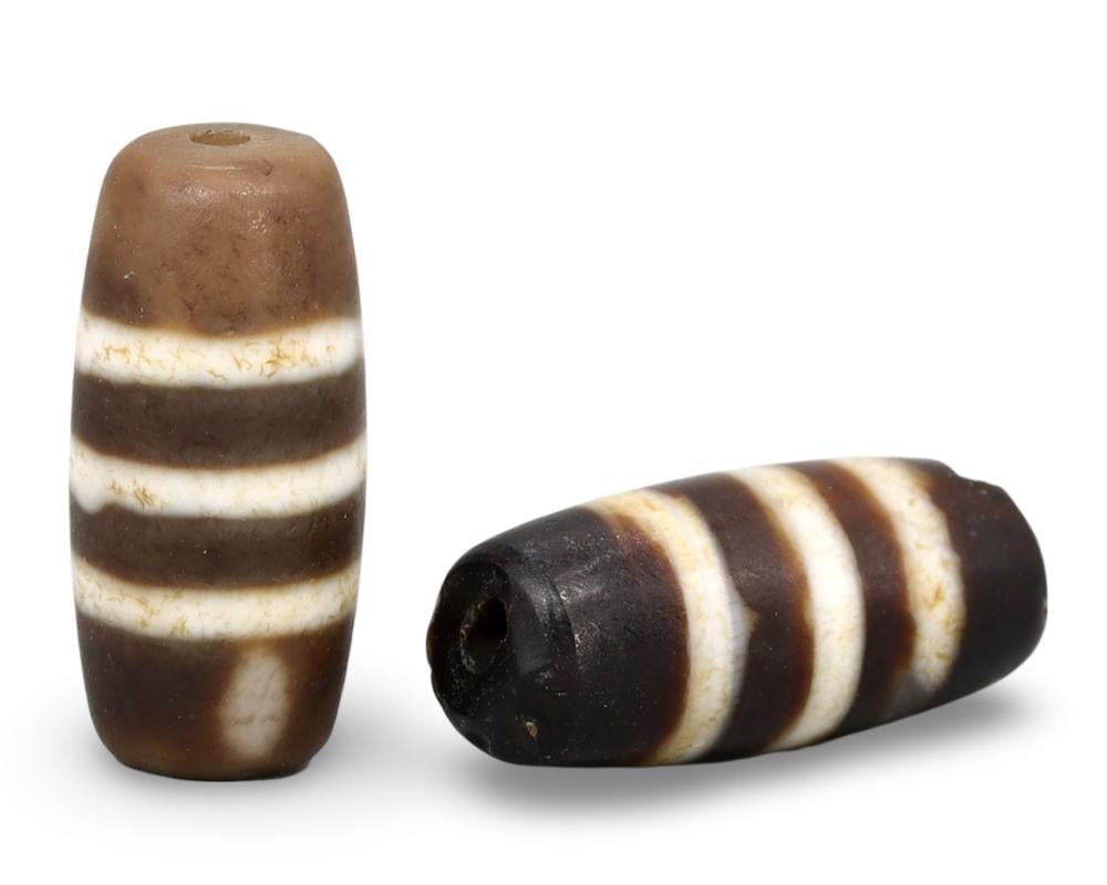 Ancient Himalayan Tibetan Agate Cylindrical Chung dZi Bead with Natural Banded Pattern: **Dimension information at the bottom section after Condition** Welcome to the No Reserve Antique Treasures Auction, where history comes alive through an extraordinary collection of treasures spanning