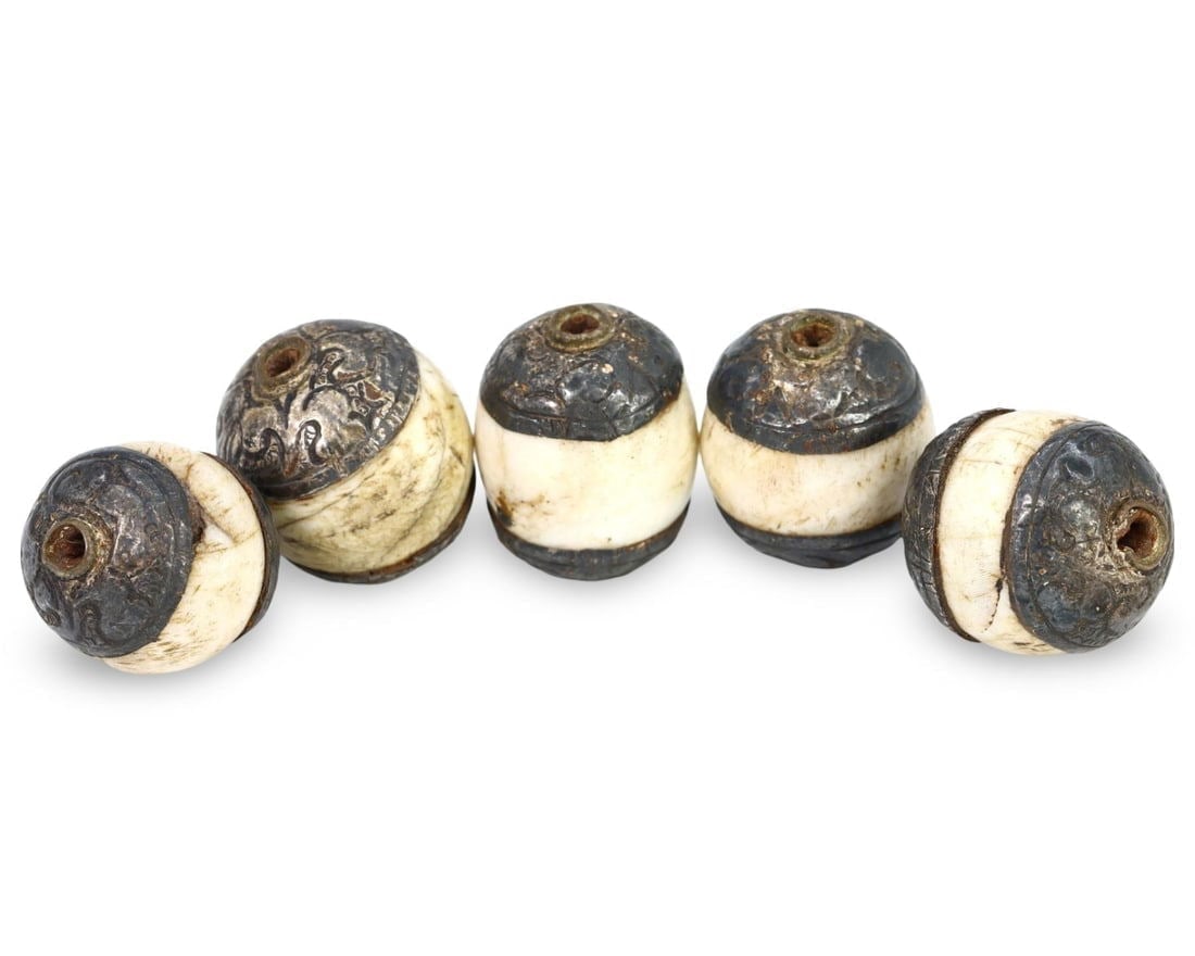 Post Medieval Sino-Tibetan Capped Conch Shell Beads, 19th-20th Century: **Dimension information at the bottom section after Condition** Welcome to the No Reserve Antique Treasures Auction, where history comes alive through an extraordinary collection of treasures spanning