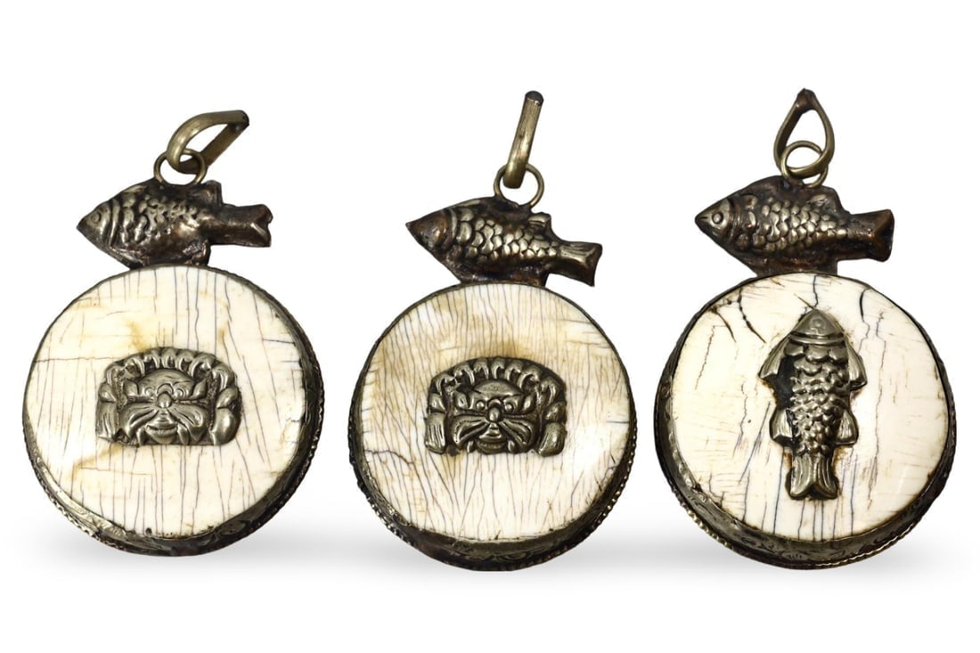 Antique Sino Tibetan Conch Shell Amulet Pendants: **Dimension information at the bottom section after Condition** Welcome to the No Reserve Antique Treasures Auction, where history comes alive through an extraordinary collection of treasures spanning