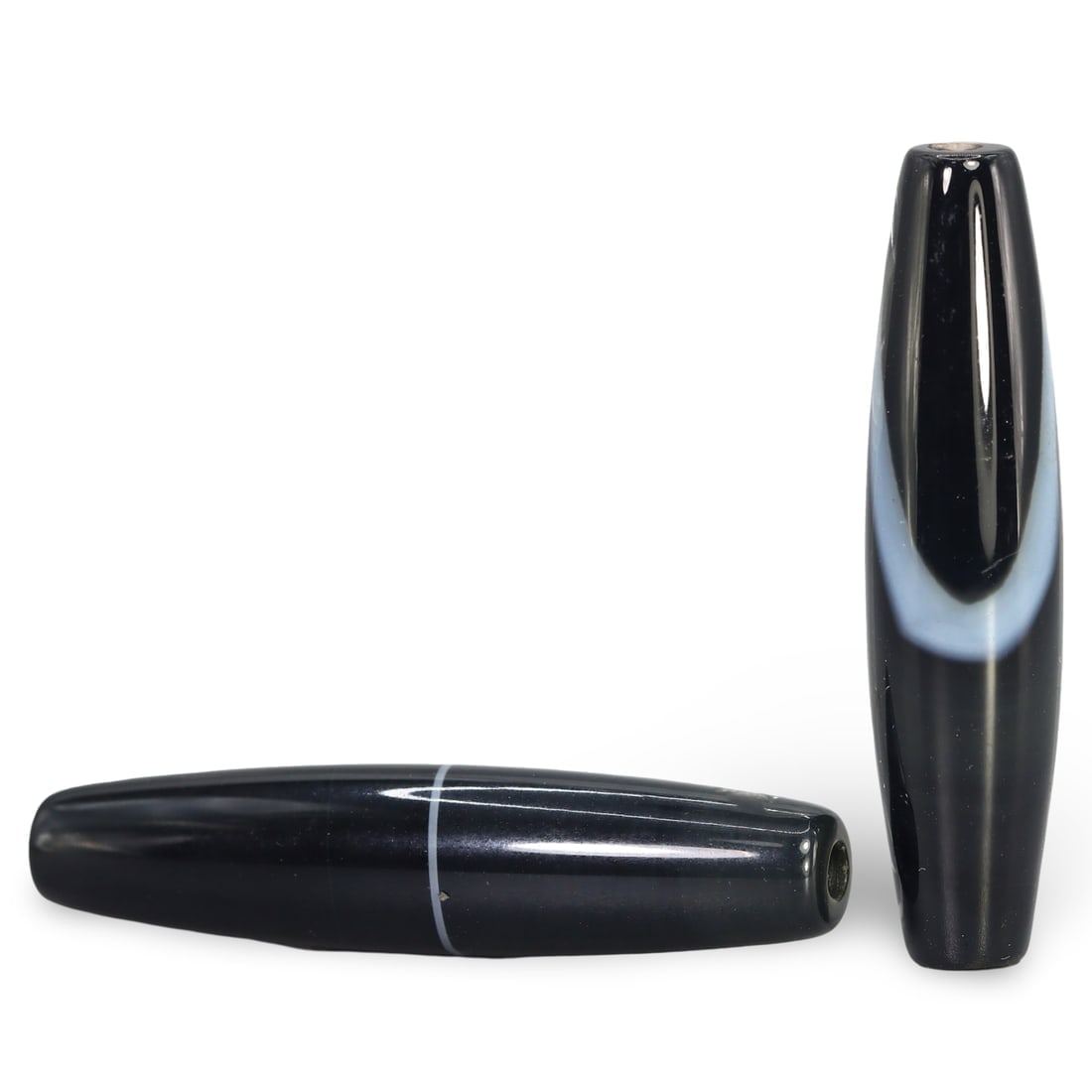 Post Medieval Sino-Tibetan Single Stripe Chung Dzi Beads, 20th Century: **Dimension information at the bottom section after Condition** Welcome to the No Reserve Antique Treasures Auction, where history comes alive through an extraordinary collection of treasures spanning