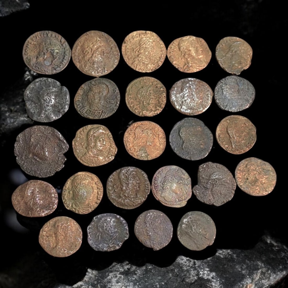 ROMAN EMPIRE: Lot of 25 Bronze AE Coins, 1st-4th Century AD (35g, 13-19mm) (1 of 2)