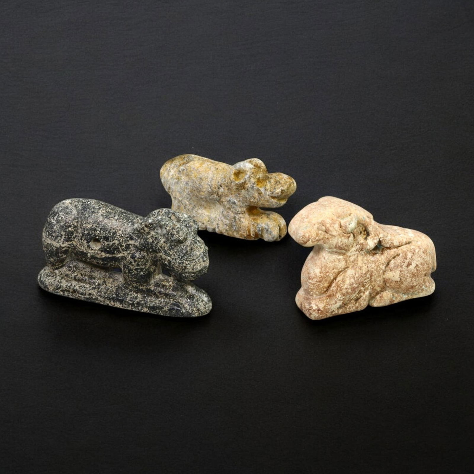 STONE FIGURINES: Animal Carvings, Various Cultures (135g, 4-6cm, 3pcs): This lot includes three charming stone figurines, each carved to depict different animals. The sculptures exhibit unique stylistic details, possibly serving as amulets, decorative objects, or symbolic