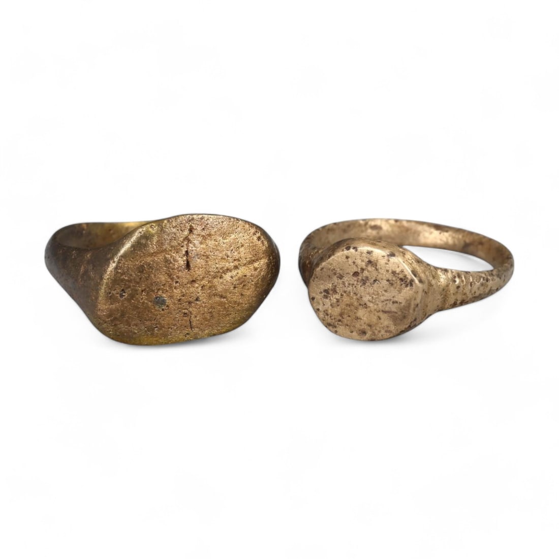 PAIR OF MEDIEVAL BRONZE SIGNET RINGS WITH BLANK BEZELS, 13th-15th Century CE (9 US, 9g) (1 of 2)