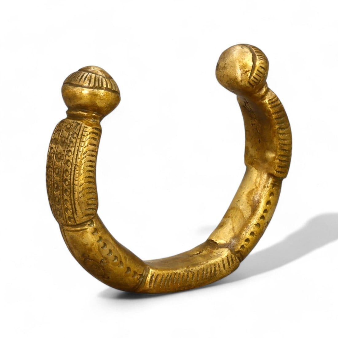 AFRICAN MANILA BRACELET, WEST AFRICA, 19TH CENTURY (186g, 1.5x7.5cm): This is a traditional African manila bracelet, a piece of currency jewelry forged in brass or bronze, weighing 186 grams and measuring 1.5 cm in thickness and 7.5 cm in diameter. The ornate engravings