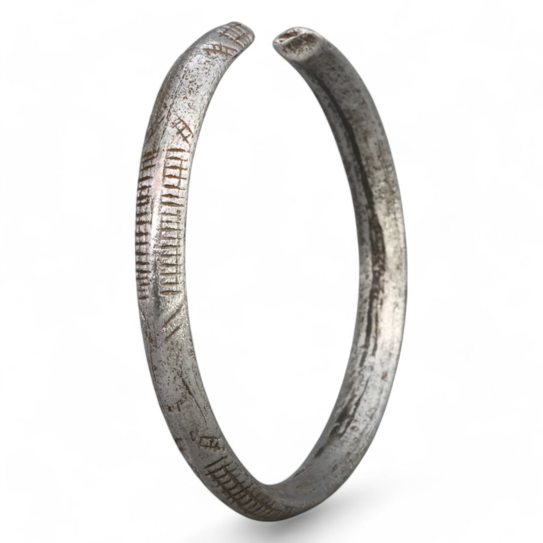 SHILLUK AND DINKA CULTURE: Iron Bracelet, Sub-Saharan Africa, South Sudan (19g, 6cm) (1 of 3)