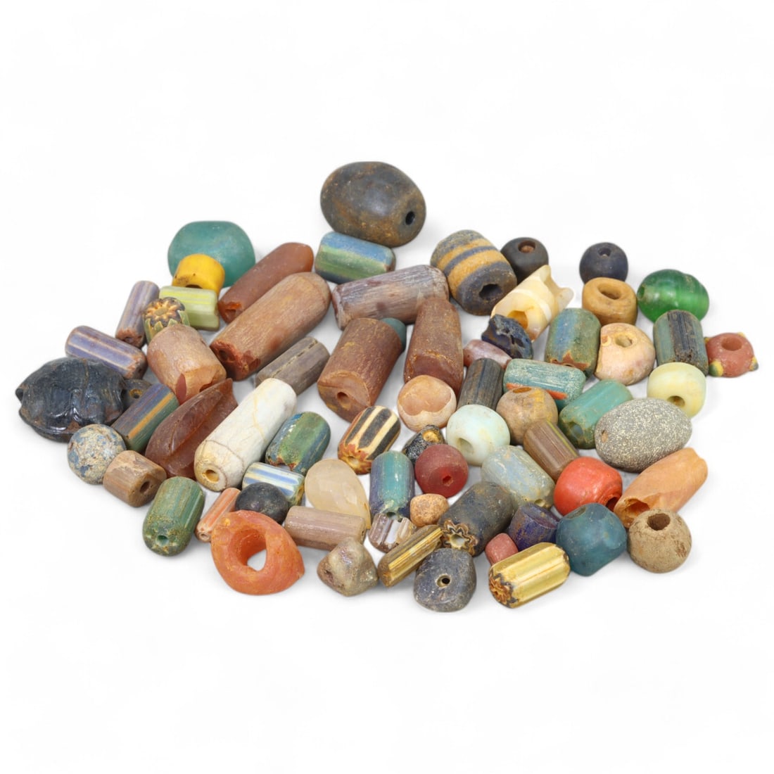 Antique Mixed Lot: Agate and Glass Beads, Mediterranean Trade (0.5-2 cm, 63g): This remarkable collection of antique agate and glass beads highlights the vibrant trade and cultural exchanges of the Mediterranean region. Measuring 1 to 3 cm, the beads feature a mix of earthy agat