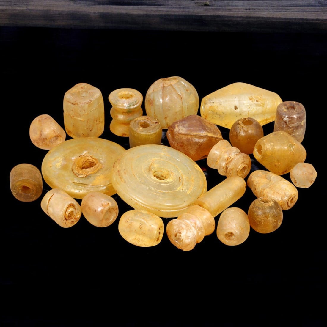 AFRICAN: Antique Amber Trade Beads, (164g, 1-4cm): This remarkable lot features African antique amber trade beads, with a total weight of 164 grams and individual beads ranging from 1 to 4 cm in size. The beads exhibit a warm, honey-colored translucen