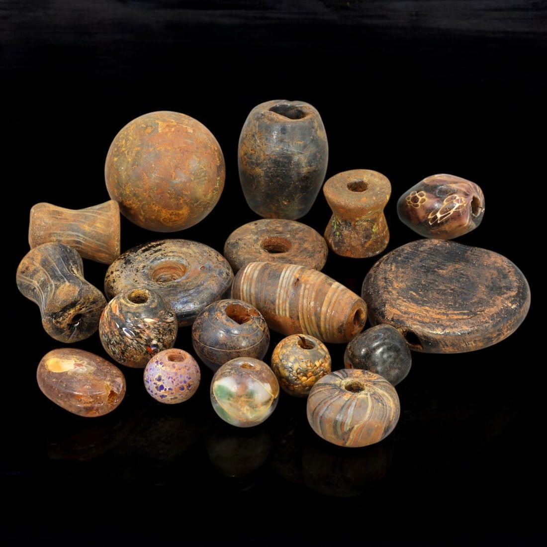 AFRICAN: Antique Mixed Stone and Glass Beads, (165g, 1.5-4cm): This distinctive lot features African antique mixed stone and glass beads, with a total weight of 165 grams and individual bead sizes ranging from 1.5 to 4 cm. The collection showcases a variety of sh