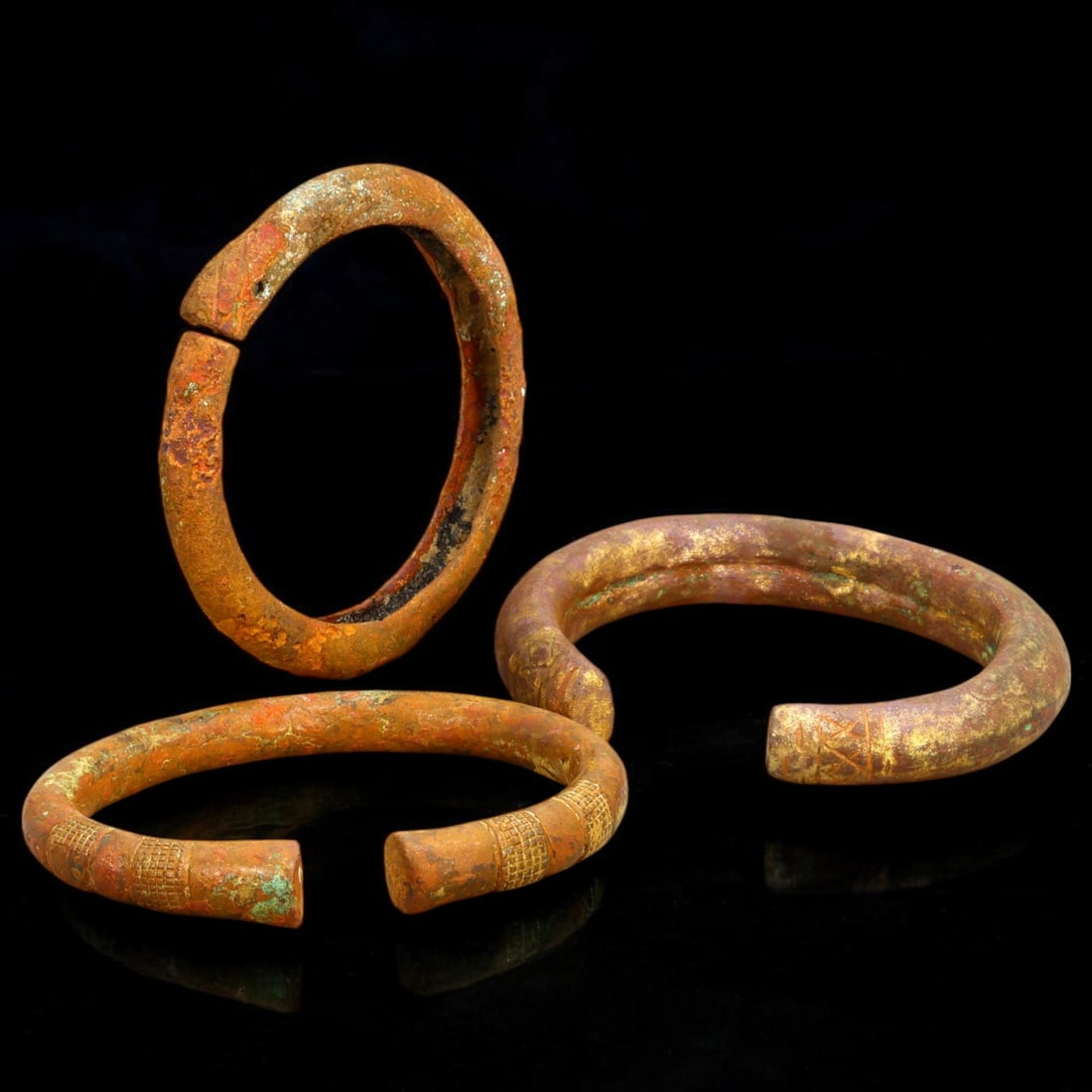 ANTIQUE BRONZE BRACELETS: Lot of Bronze Adornments (626g, 9-10cm): This lot features a collection of antique bronze bracelets, showcasing diverse styles and craftsmanship reflective of different cultural influences. The bracelets vary slightly in size and design, wit