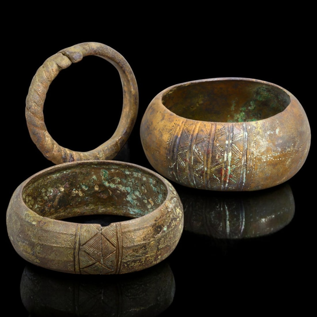 ANTIQUE BRONZE BRACELETS: Lot of Bronze Adornments (508g, 7-8cm): This lot features a collection of antique bronze bracelets, showcasing diverse styles and craftsmanship reflective of different cultural influences. The bracelets vary slightly in size and design, wit