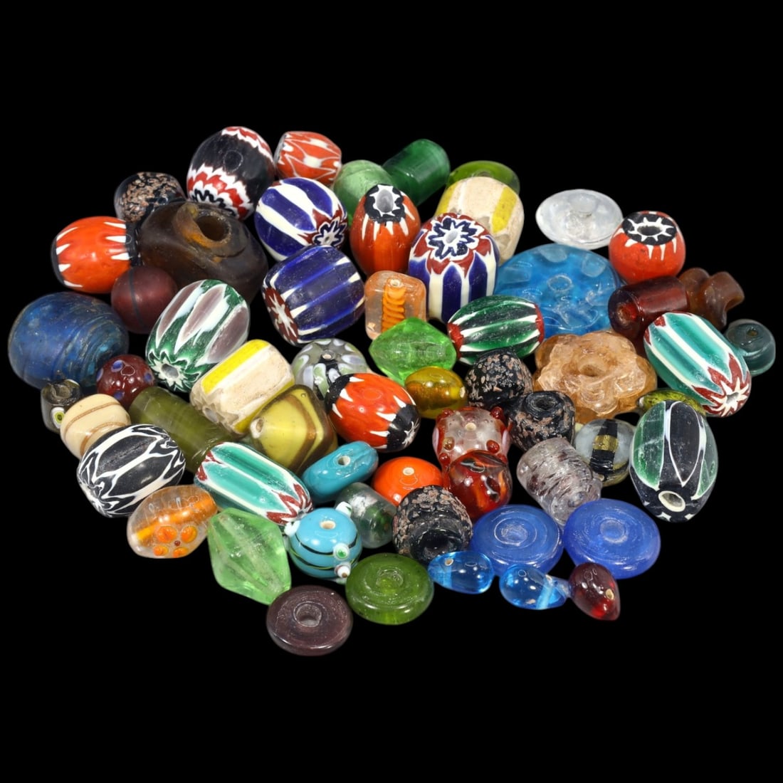 VINTAGE GLASS TRADE BEADS: Lot of Multicolored Beads (498g, 2-3cm) (1 of 1)