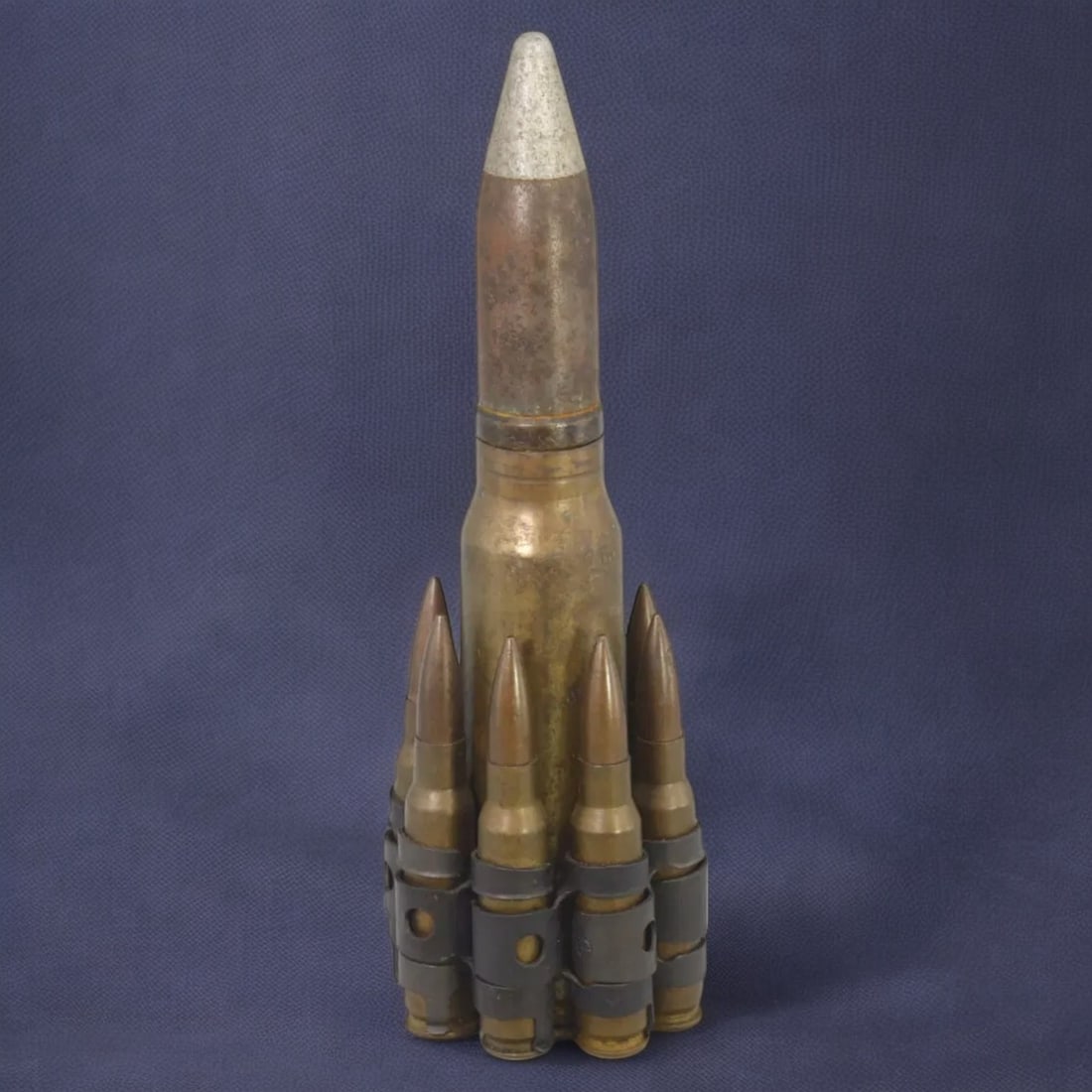 20MM SHELL AND 8 LINKED BULLETS WITH BELT LINK: Japanese Okinawa (374g, 16.5cm): This striking display piece features a deactivated 20mm shell paired with eight bullets, linked together with a metal ammunition belt link. It was likely produced as a souvenir or display item, possib