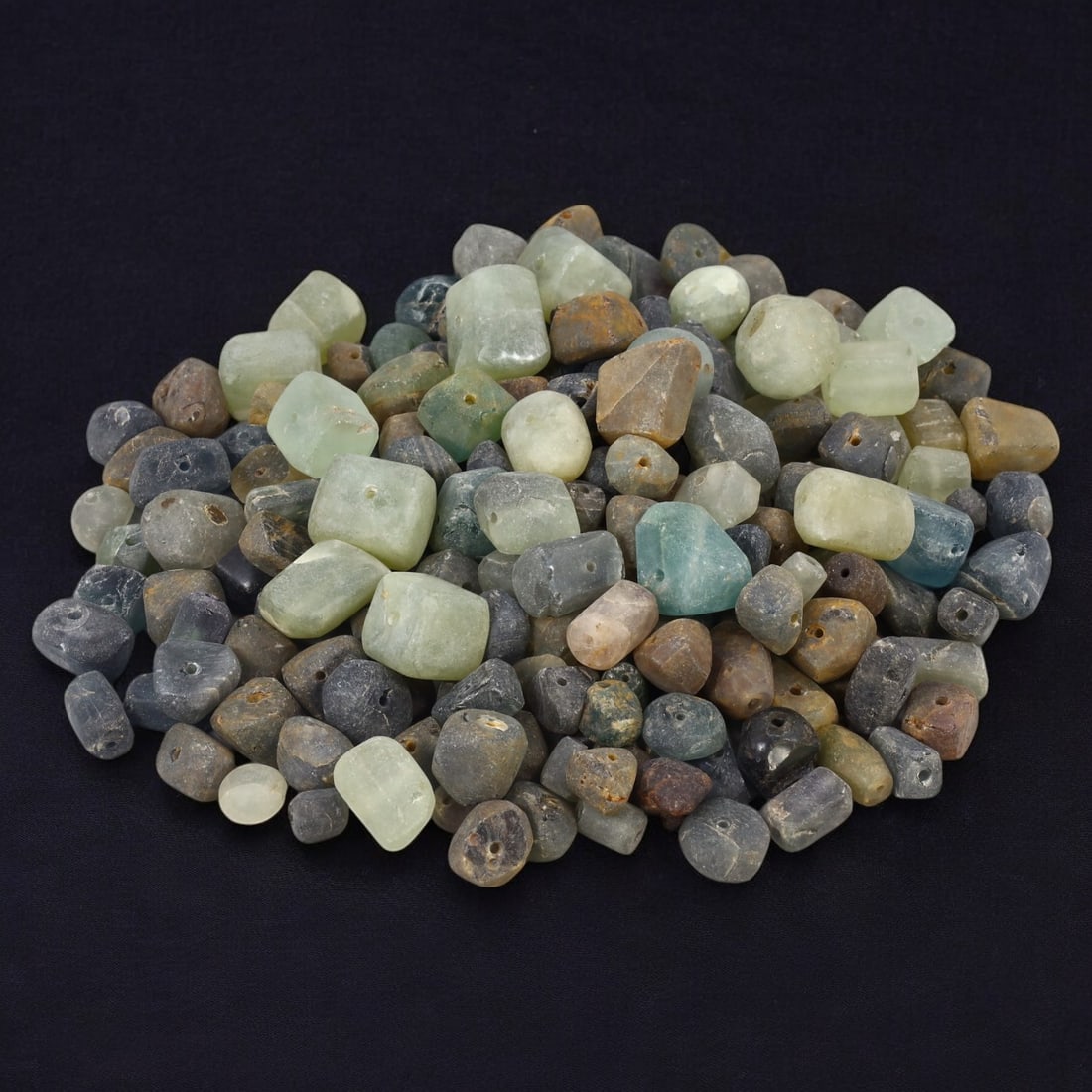 AFRICAN: Antique Glass Trade Beads, (984g, 1-2cm): This striking lot features African antique glass trade beads, with a total weight of 984 grams and individual bead sizes ranging from 1 to 2 cm. The beads exhibit a rugged, hand-crafted appearance wit
