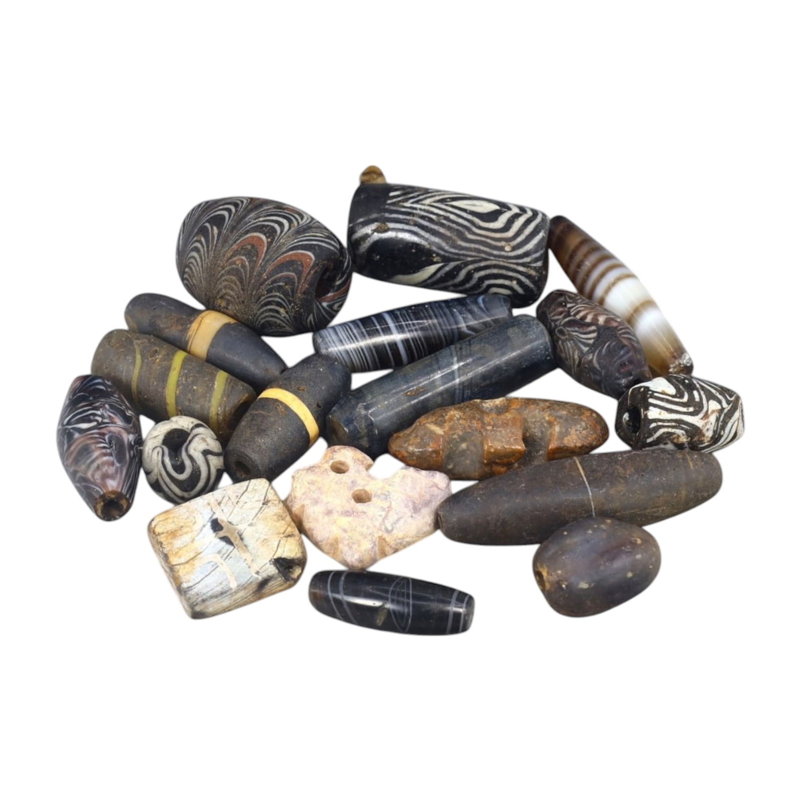 AFRICAN: Mixed Agate and Stone Beads, (65g, 1-4cm): This unique lot features African mixed agate and stone beads, with a total weight of 65 grams and individual bead sizes ranging from 1 to 4 cm. The collection showcases an array of striking natural pa