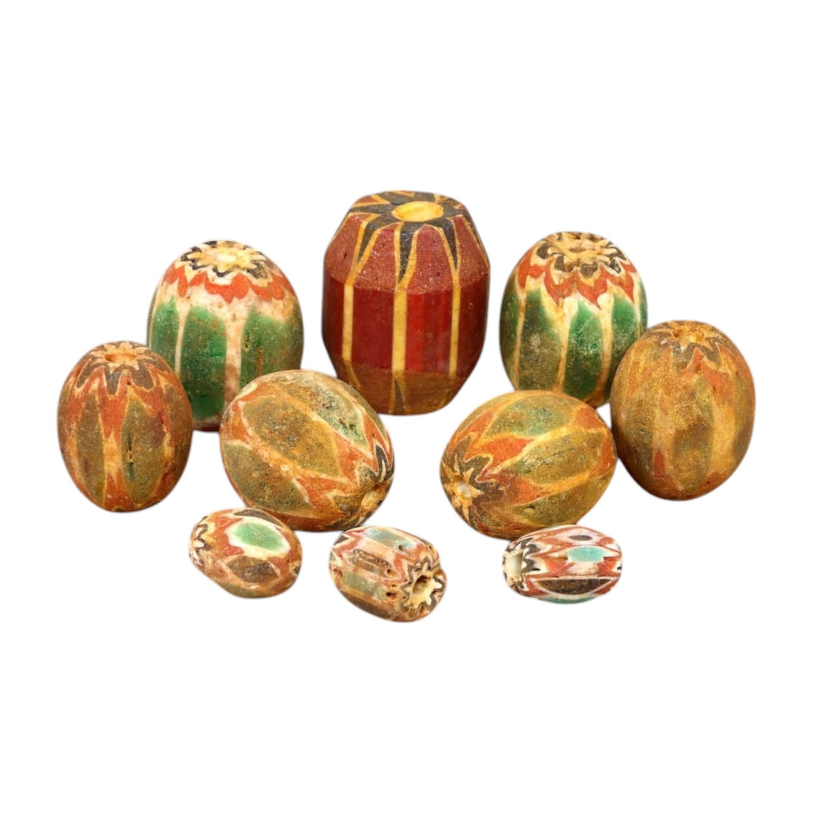 AFRICAN: Antique Chevron and Trade Beads, (101g, 13-26mm): This remarkable lot features African antique chevron and trade beads, weighing a total of 101 grams with individual beads ranging from 13 to 26mm in size. These beads display a striking variety of sha