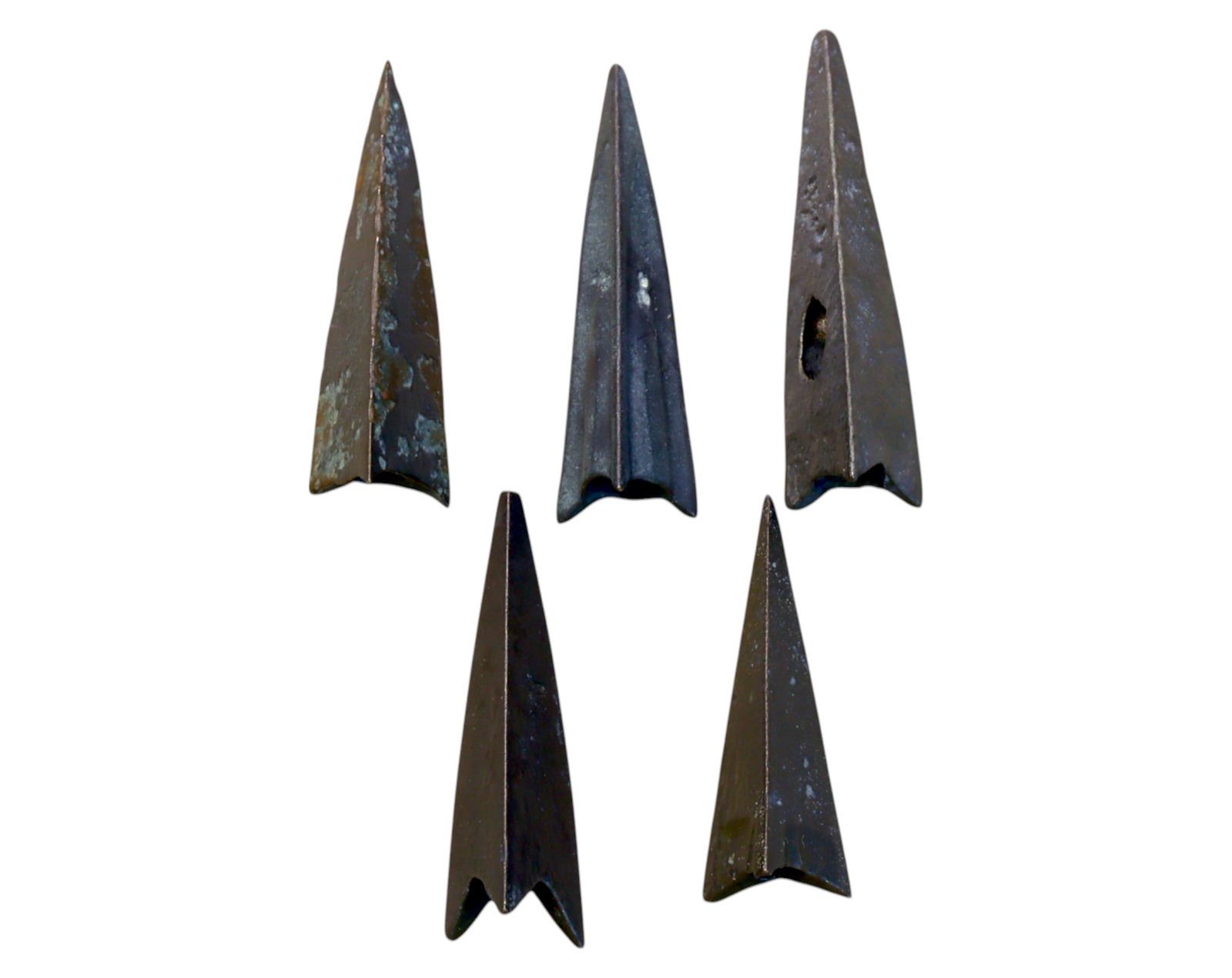 ANCIENT STEPPE: Scythian-Sarmatian Bronze Arrowheads - Socketed War Projectiles, 7th-3rd Century BCE: A well-preserved set of ancient Scythian - Sarmatian bronze arrowheads from the nomadic warrior cultures of the Eurasian steppe, dating to the 7th-3rd century BCE. These expertly cast socketed arrowhe