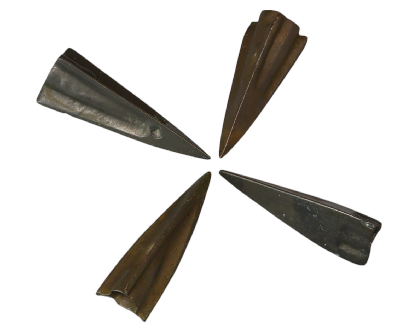 ANCIENT STEPPE: Scythian-Sarmatian Bronze Arrowheads - Socketed War Projectiles, 7th-3rd Century BCE: A well-preserved set of ancient Scythian - Sarmatian bronze arrowheads from the nomadic warrior cultures of the Eurasian steppe, dating to the 7th-3rd century BCE. These expertly cast socketed arrowhe