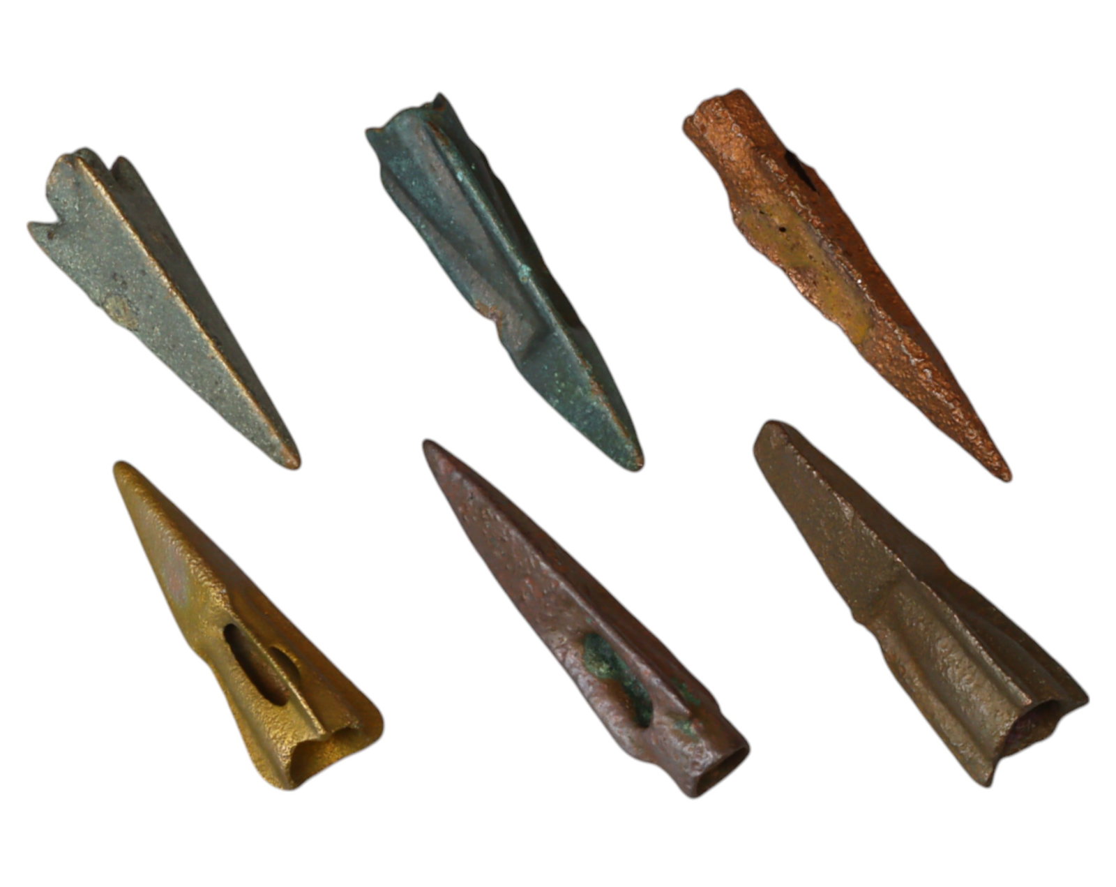 ANCIENT STEPPE: Scythian-Sarmatian Bronze Arrowheads - Socketed War Projectiles, 7th-3rd Century BCE: A well-preserved set of ancient Scythian - Sarmatian bronze arrowheads from the nomadic warrior cultures of the Eurasian steppe, dating to the 7th-3rd century BCE. These expertly cast socketed arrowhe