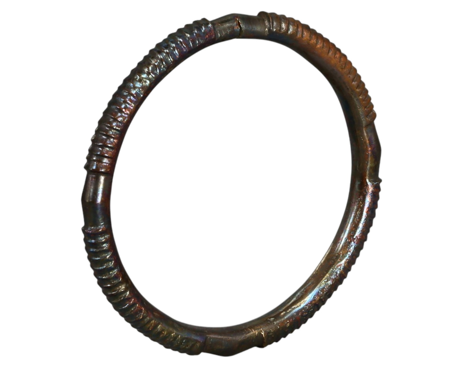 WEST AFRICA: Edo-Benin Kingdom Brass Currency Manilla, c. 16th-19th Century: A well-crafted Edo-Benin Kingdom brass manilla currency piece, measuring 6.5cm in diameter and weighing 39g. This striking example features segmented ridges and intricate linear designs, reflecting th