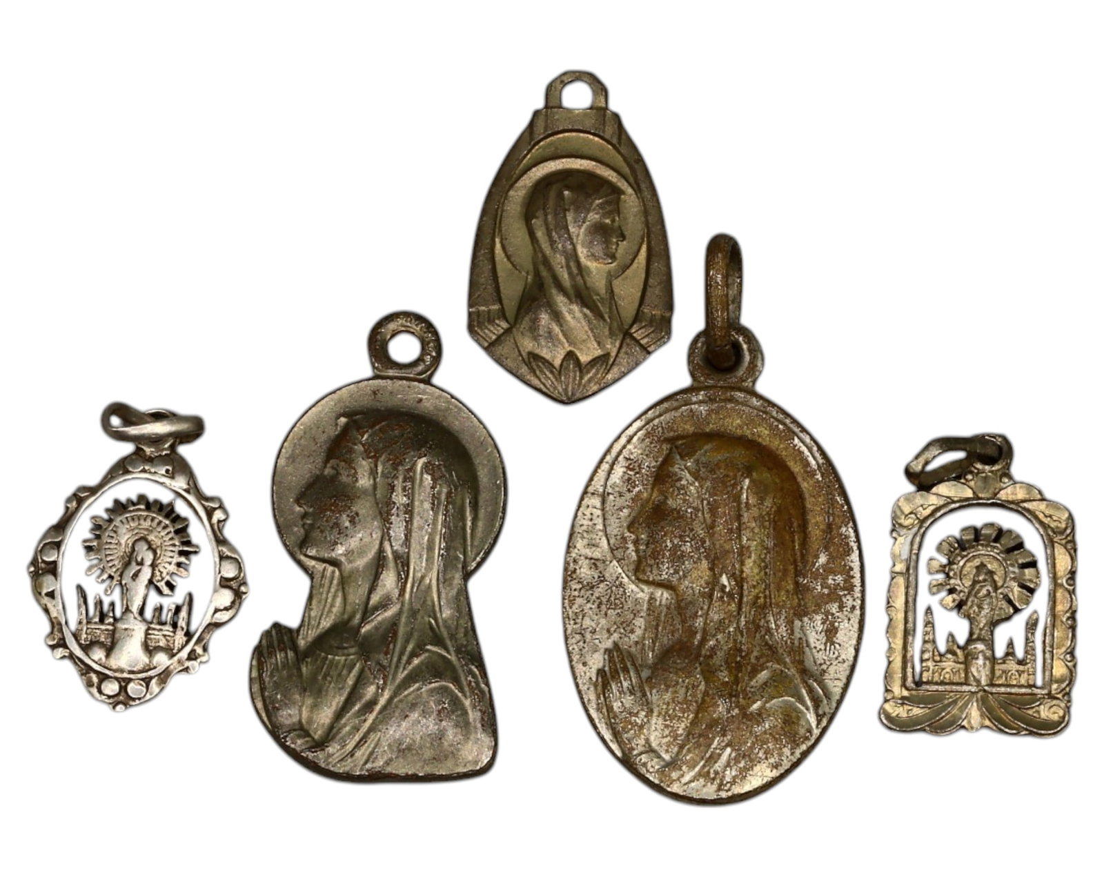 SPAIN/FRANCE: Set of Five Marian Devotional Medals - Lourdes & Montserrat, 19th-20th Century: A set of five silver-toned devotional medals, measuring 1.5 to 2.5 cm and weighing 9.6g, dedicated to the Virgin Mary. This collection includes two intricately pierced medals featuring the Virgin of t